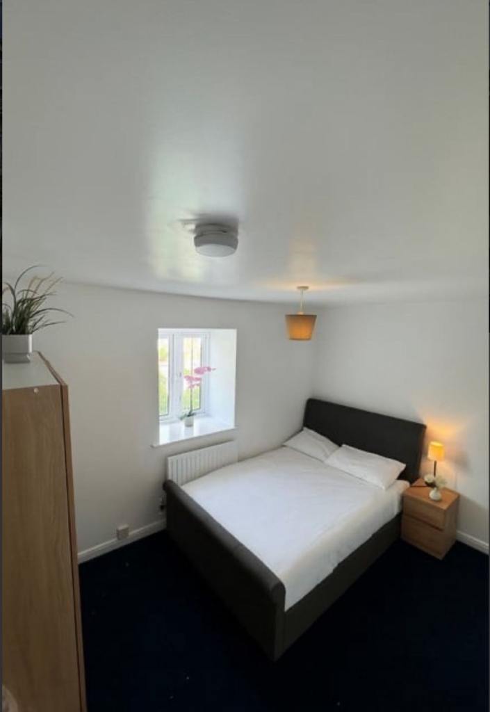 (Not a studio)Double room including bills for single occupancy Postcode LU4 9GN