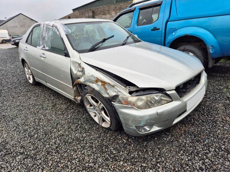 Lexus is200 BREAKING PARTS SPARES ONLY 