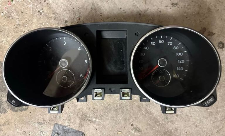 GOLF MK6 2008-2013 SPEEDOMETER INSTRUMENT CLUSTER 5K0920 DIESEL