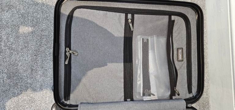 Ricardo Beverly Hills 21” Carry-On Hardcase Spinner Suitcase Luggage