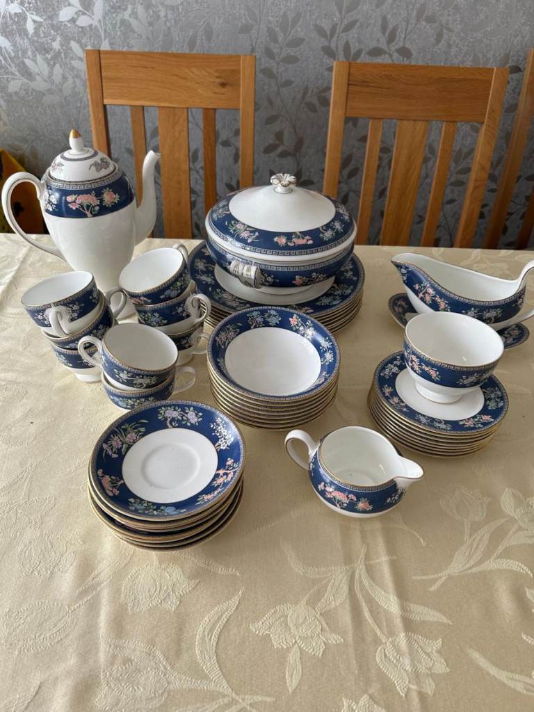 Wedgewood Dinner Service 62 piece dining set Siam bone china