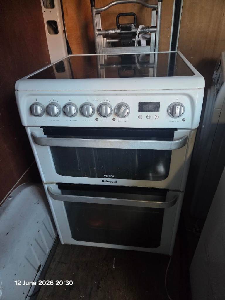 Hotpoint srimic electric cooker  w60cm