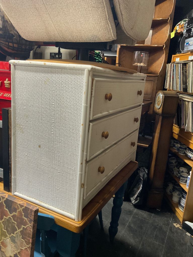 White chest of drawers - Westcliff on sea 