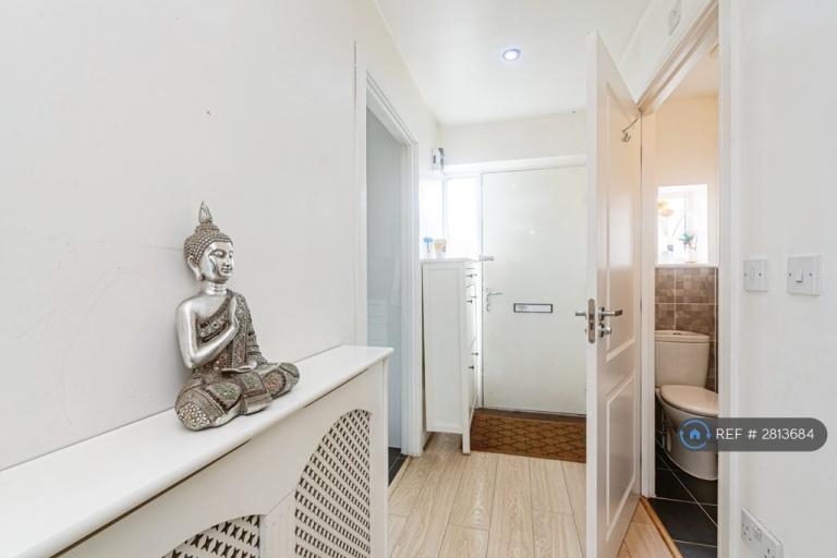 3 bedroom house in Kennet Walk, Reading, RG1 (3 bed) (#2813684)