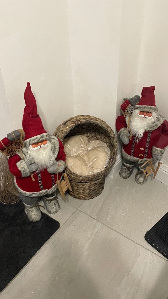 Pawhut Wicker Cat Bed. Includes cushion