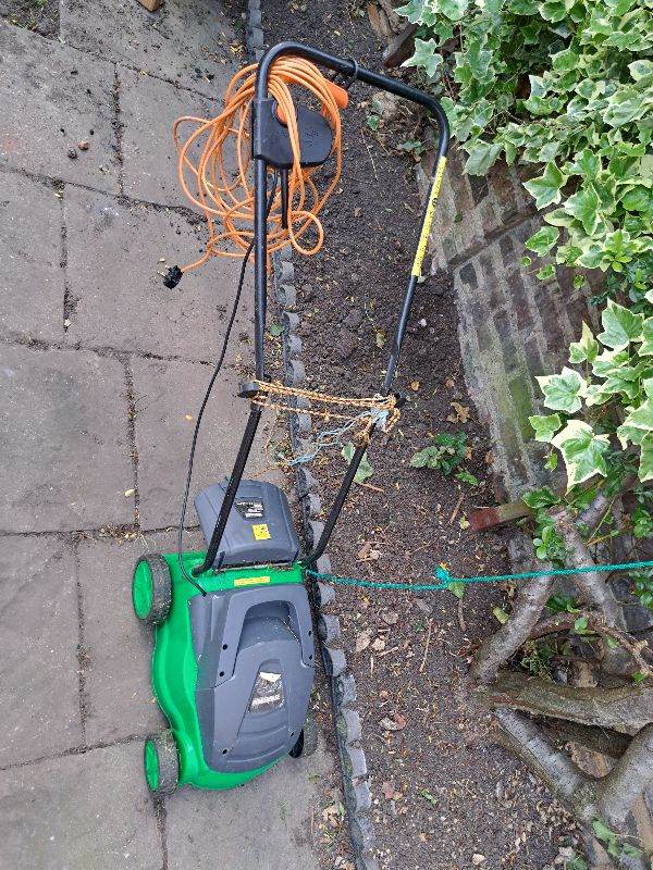 Powerbase 1000W lectric Lawnmower with Long Cable – Good Condition
