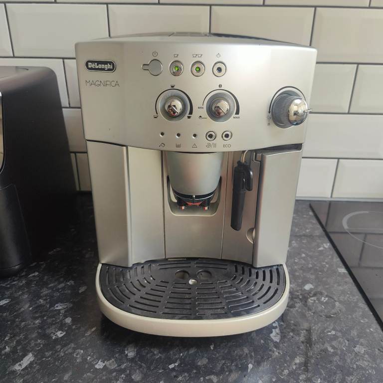 De'Longhi Magnifica Bean to Cup Coffee Machine