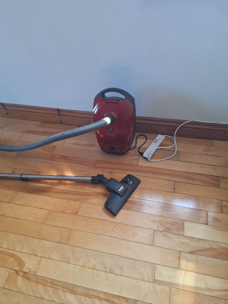 Meile Vacuum Cleaner – Good Condition