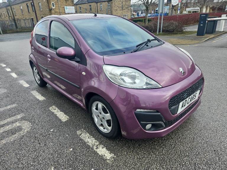 Peugeot 107 1.0 12v allure hatchback 5dr petrol 2 tronic euro 5 (68 ps) £20 tax yearly