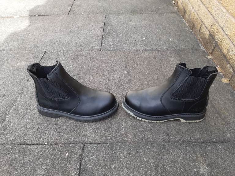 BLACK MEN'S LEATHER PAVERS STEEL TOE CAPPED SHOES. (UNUSED, IN NEW CONDITION)