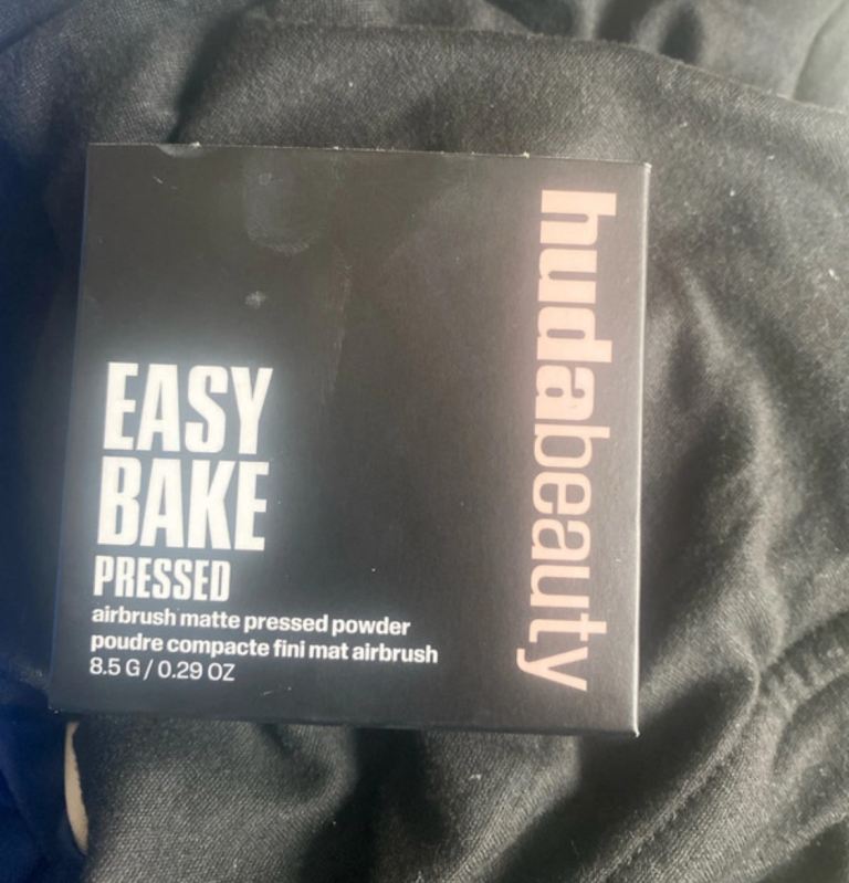 Huda Beauty Easy Bake Pressed Powder  - Banana Bread