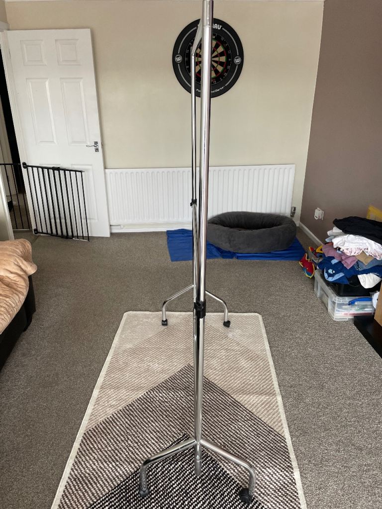 Heavy duty clothes rail 