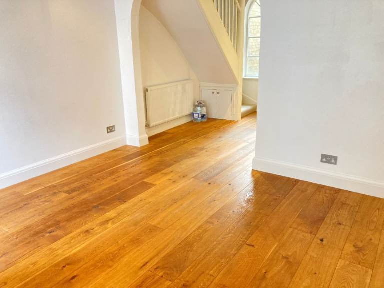 Quality 2 Bed House Utility Lux Shower Through Lounge Kitchen DoorPatio VeryNearRailTubeBusShopsPark