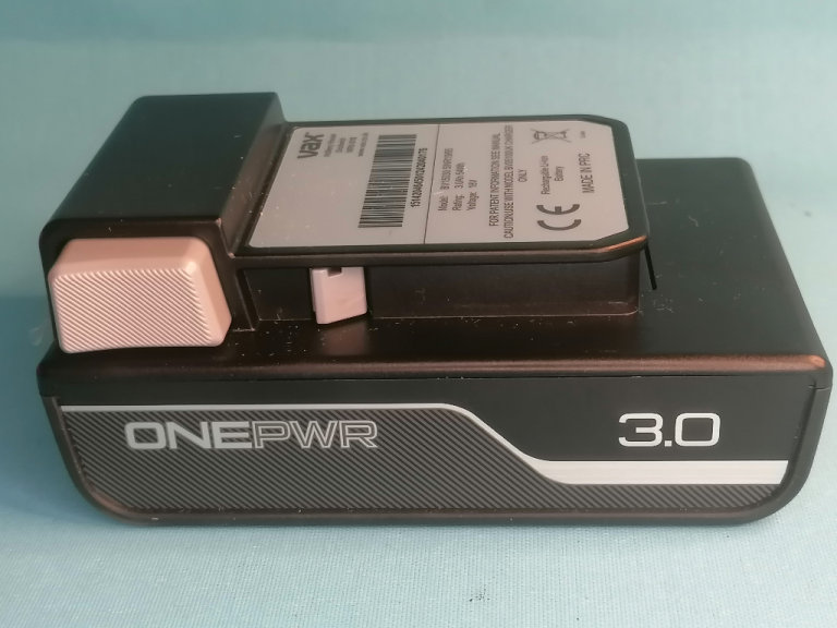 Brand new, Vax ONEPWR Battery 3.0 MAX (For Parts, Not Charging, Shows Two Lights On)