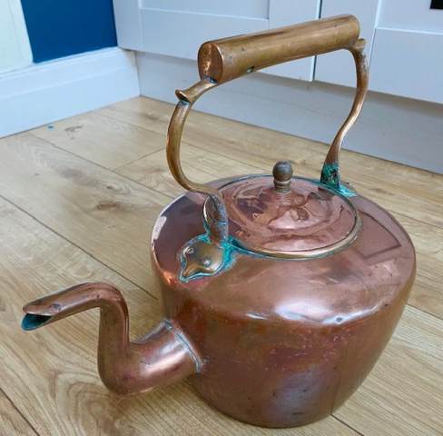 LARGE ANTIQUE VINTAGE COPPER KETTLE, KITCHEN FIRESIDE ORNAMENT