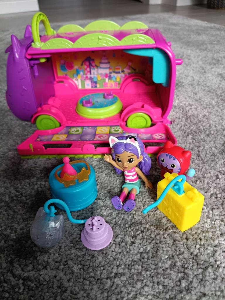 Gabbys Dollhouse Playset Purrfect Party Bus