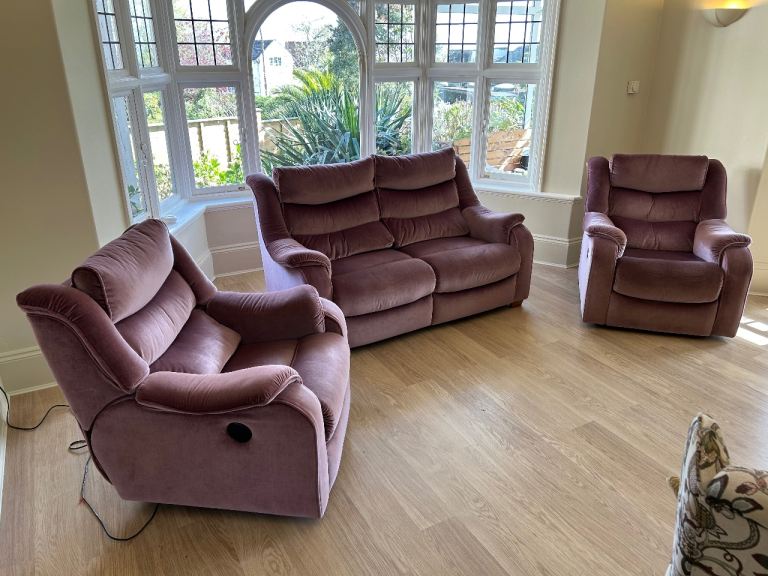 1x Sofa & 2x Recliner Chairs