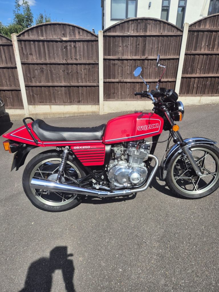 Suzuki 1981 motorbike 