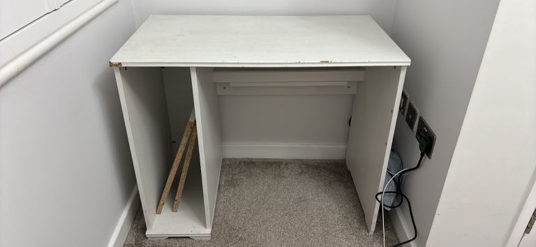 Free desk for collection 