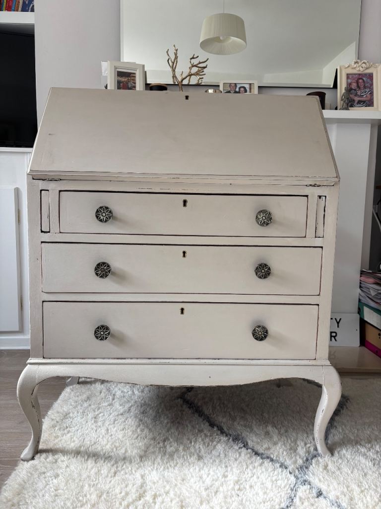 Traditional Bureau Desk