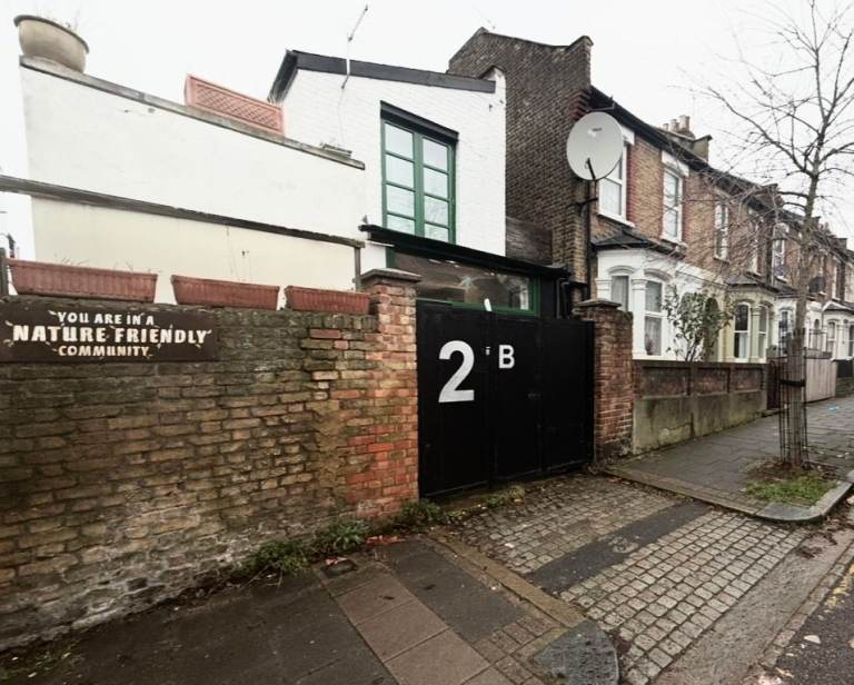 Spacious Sunny Freehold House in Vibrant Hackney E5