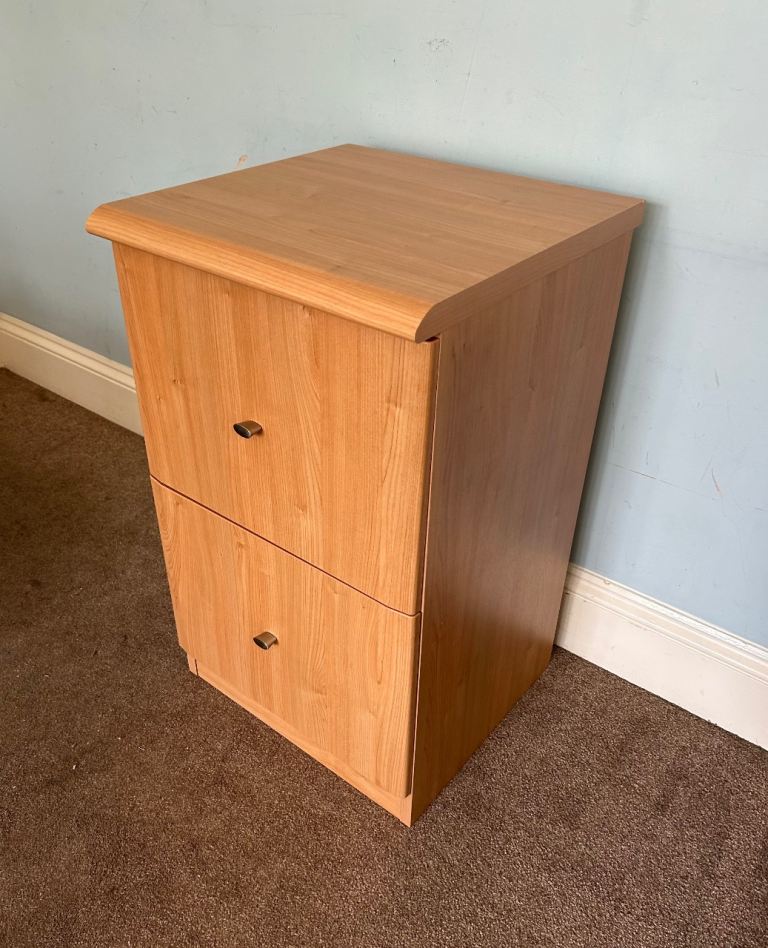 Filing Cabinet 2 Drawers Light Oak Veneer H29.5in/75cm W18in/46cm D18in/46cm Good condition  J165*