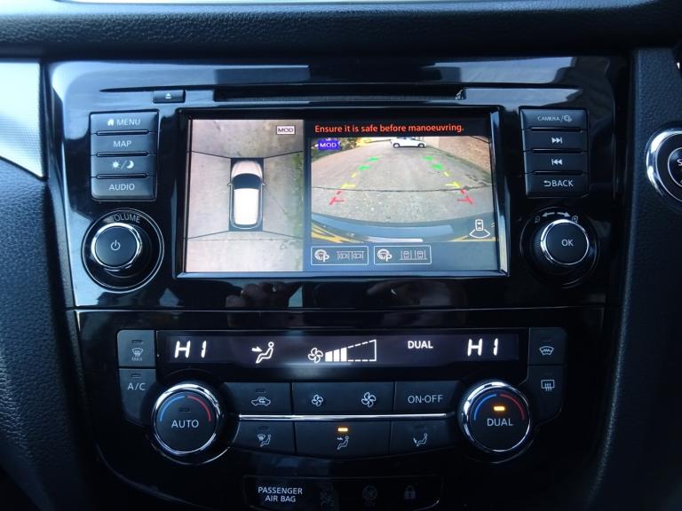 2019 Nissan Qashqai 1.3 DiG-T Tekna 5dr **LOW MILEAGE*ONLY 37000 MILES FROM NEW** HATCHBACK Petro...