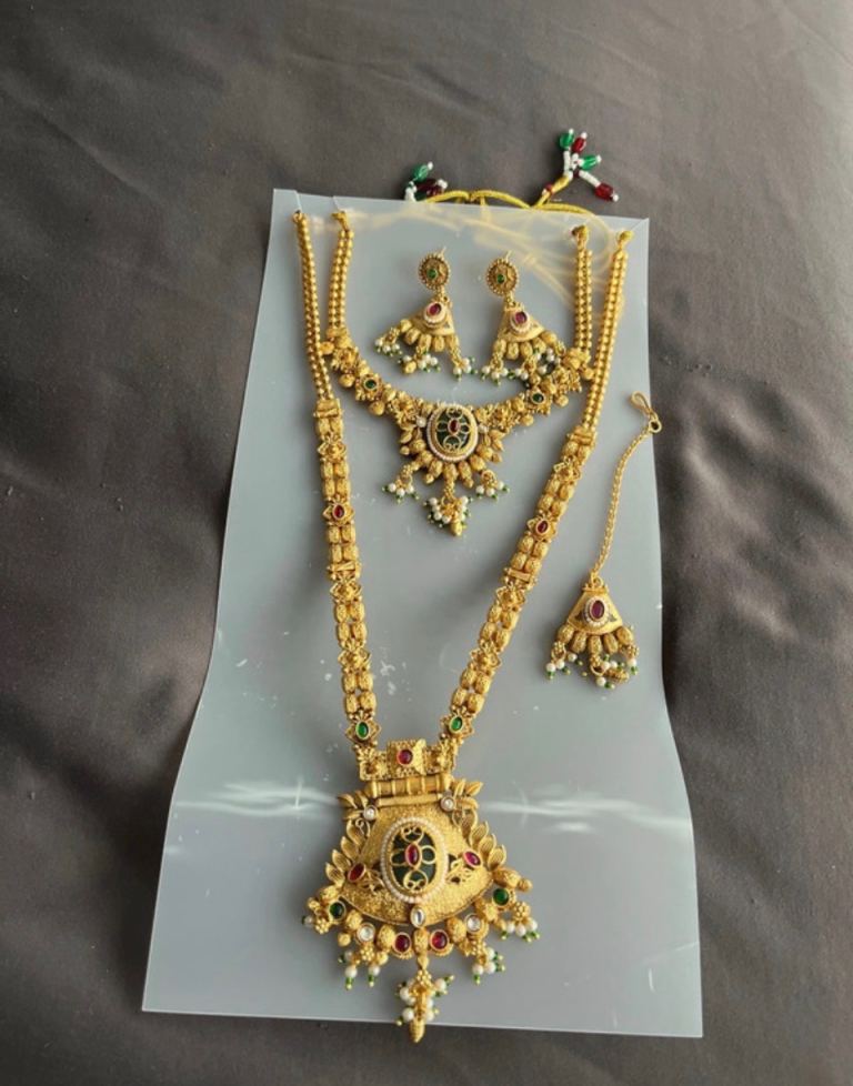 Stunning Gold-Tone Indian Jewellery Set with Gemstones