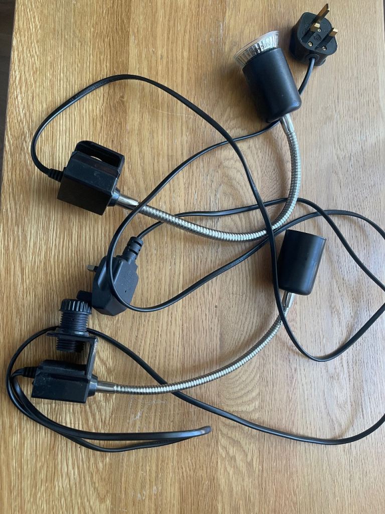 2 Reptile Heating lamp and cable organising box 