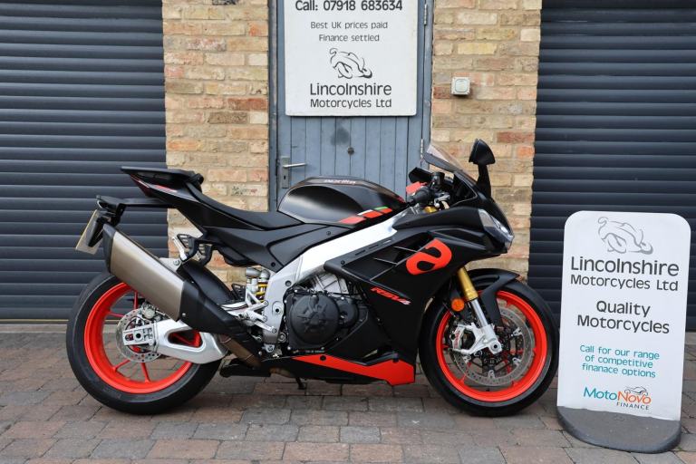 74 Aprilia RSV4 1100