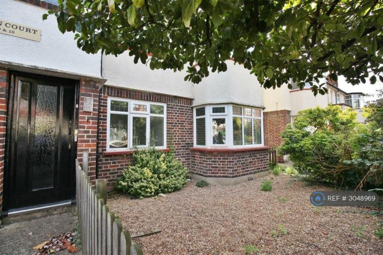 2 bedroom flat in Kelvin Court, Isleworth, TW7 (2 bed) (#3048969)