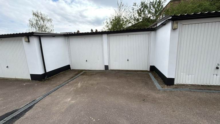 Garage/Parking/Storage to rent: Michelle Court, Torrington Park, London N12 9TD