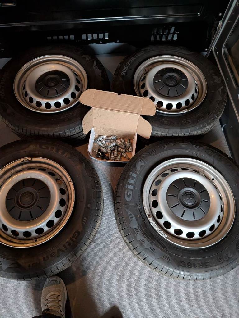 VW crafter 2025 steel with tyres