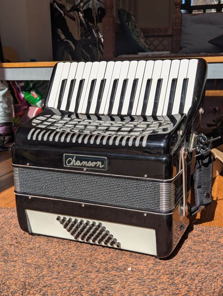 Chanson 48 Button 18 key Accordion