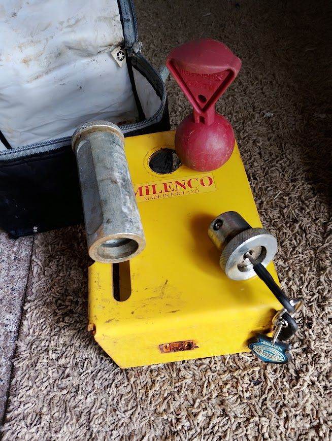 Caravan tow hitch lock