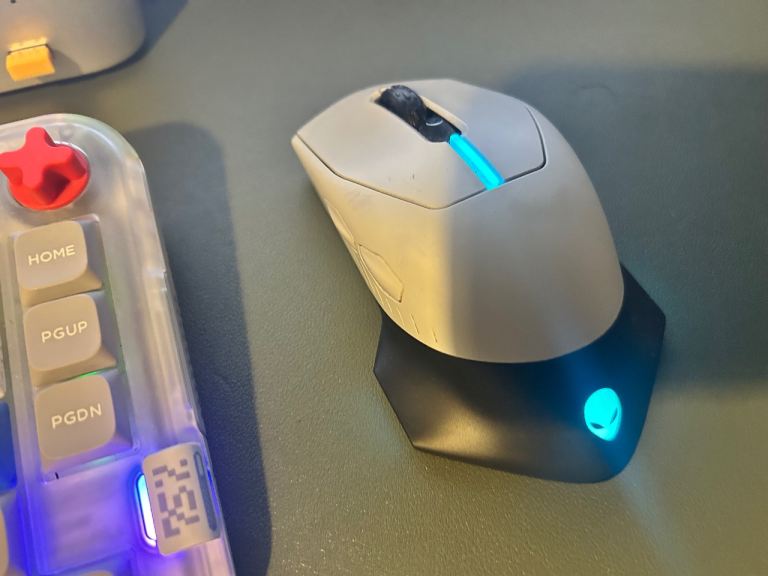 Beelink Ser 9 Pro Mini PC Ryzen AI 9 365, 1TB + Nuphy kick75 and Alienware mouse