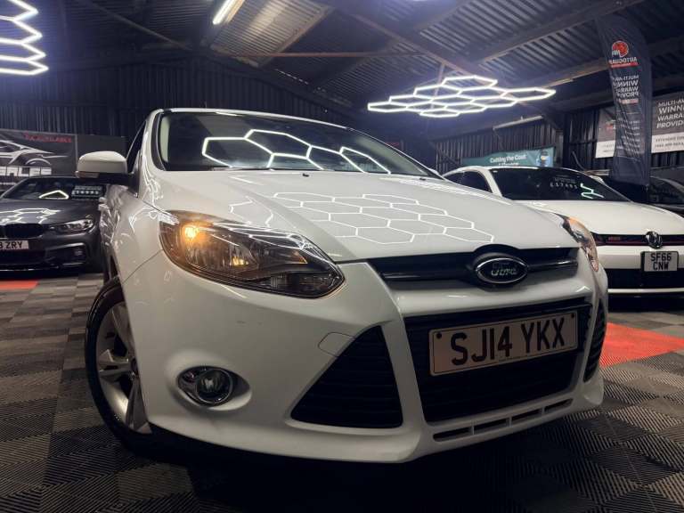 2014 Ford Focus 1.6 125 Zetec 5dr Powershift HATCHBACK Petrol Automatic