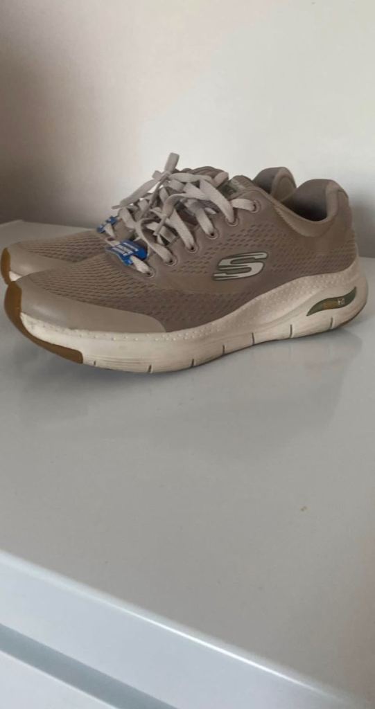Skechers Arch Fit Trainers – Beige, Good Condition
