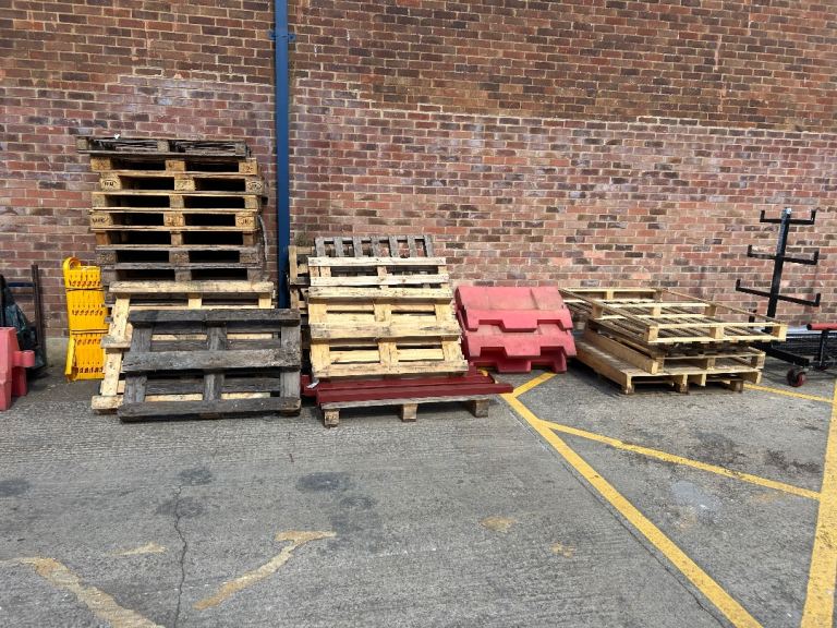 Free pallets 
