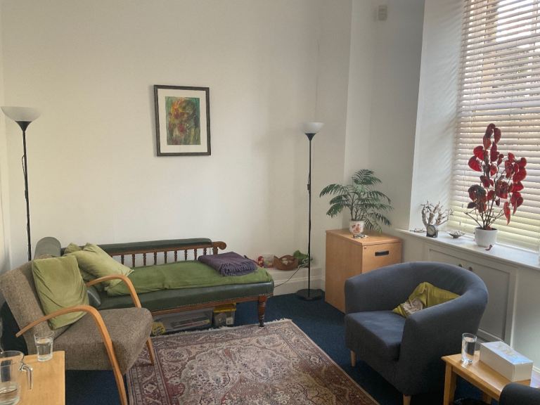 Therapy room to share in central Edinburgh