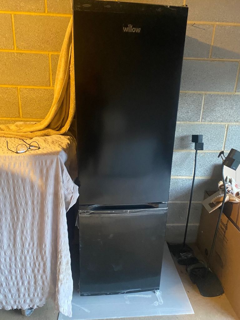 Willow Freestanding 262L Fridge Freezer, 6 months old