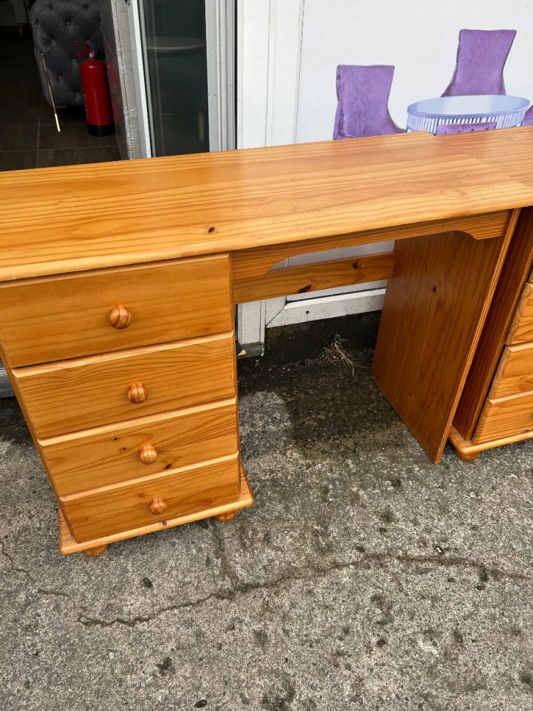 Pine desk 