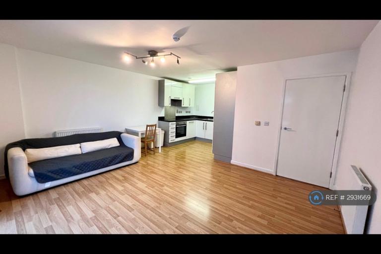 2 bedroom flat in John Wetherby Court West, London, E15 (2 bed) (#2931669)