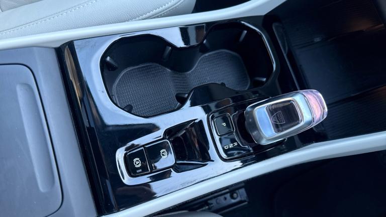 2025 Volvo XC40 2.0 B4P Ultra Dark 5dr Auto Petrol Estate Estate Petrol Automatic