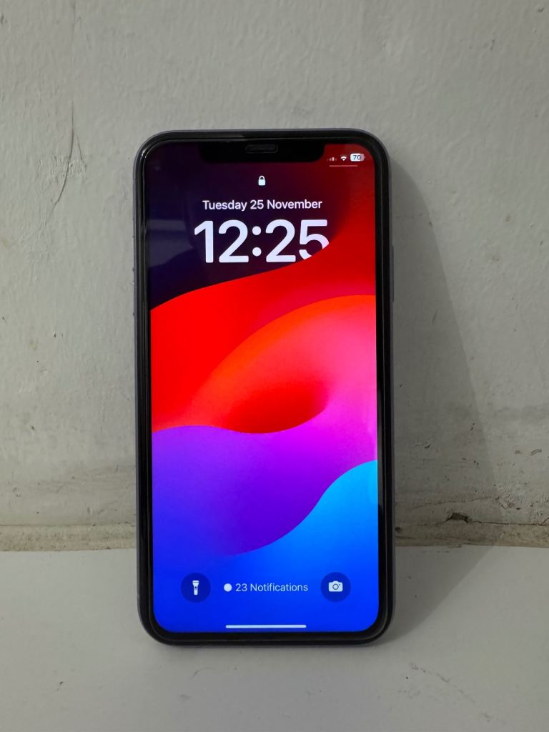 iPhone 11 64GB IN EXCELLENT condition 