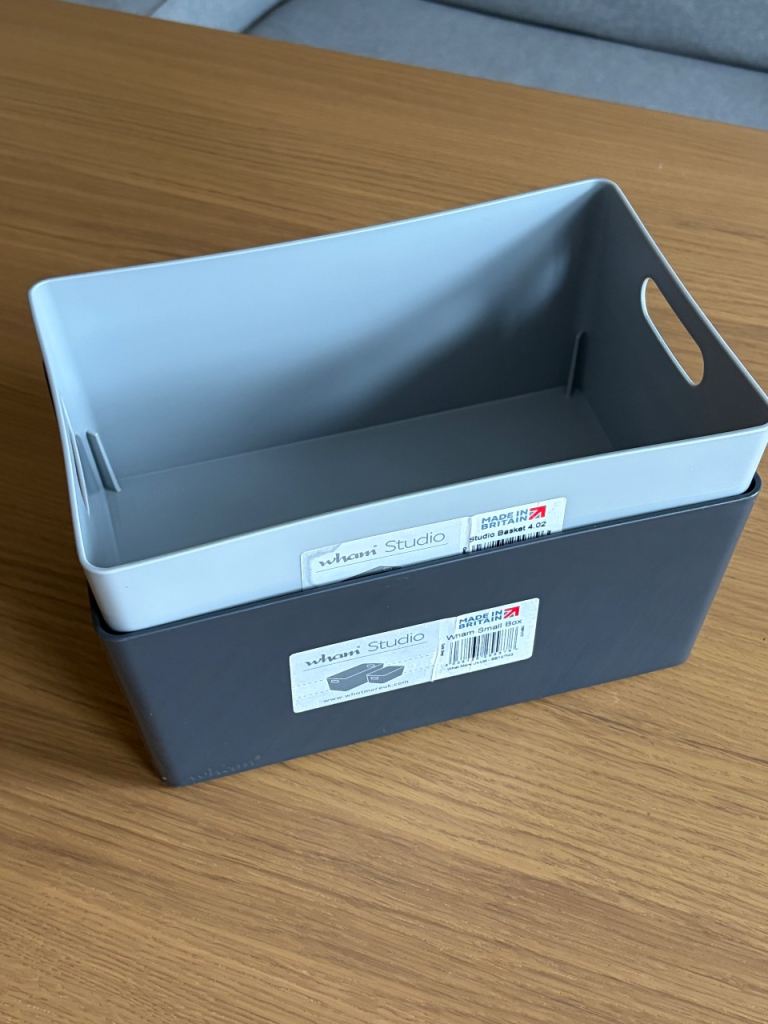 Small containers for storage 