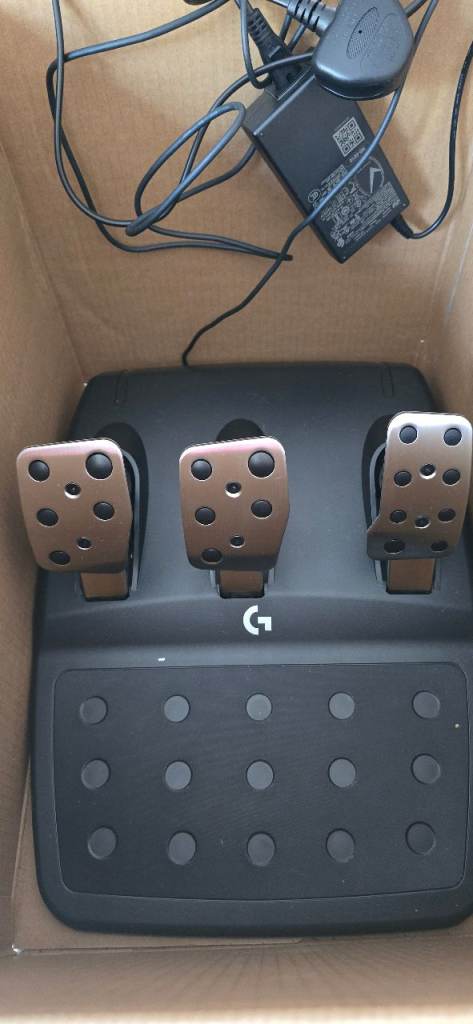 Logitech G923 Racing Wheel and Pedals – As Good As New