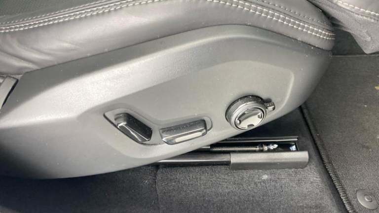 2025 Volvo XC60 Ultra T8 AWD Plug-in hybrid Electric/Petrol Bright Automatic SUV Hybrid Automatic