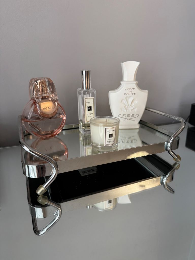 Mirrored glass display stand