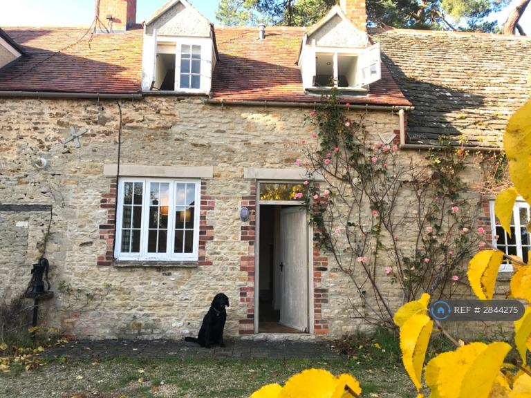 1 bedroom house in Church Street, Faringdon, SN7 (1 bed) (#2844275)